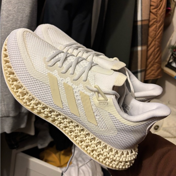 Adidas white running shoe - Picture 2 of 7